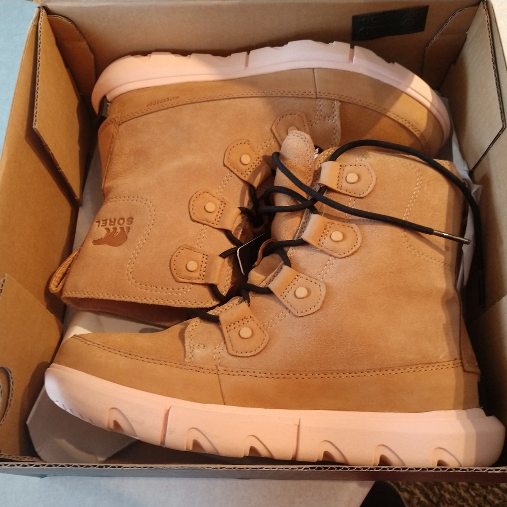NWT Sorel explorer Joan II Woman's 8 Sport